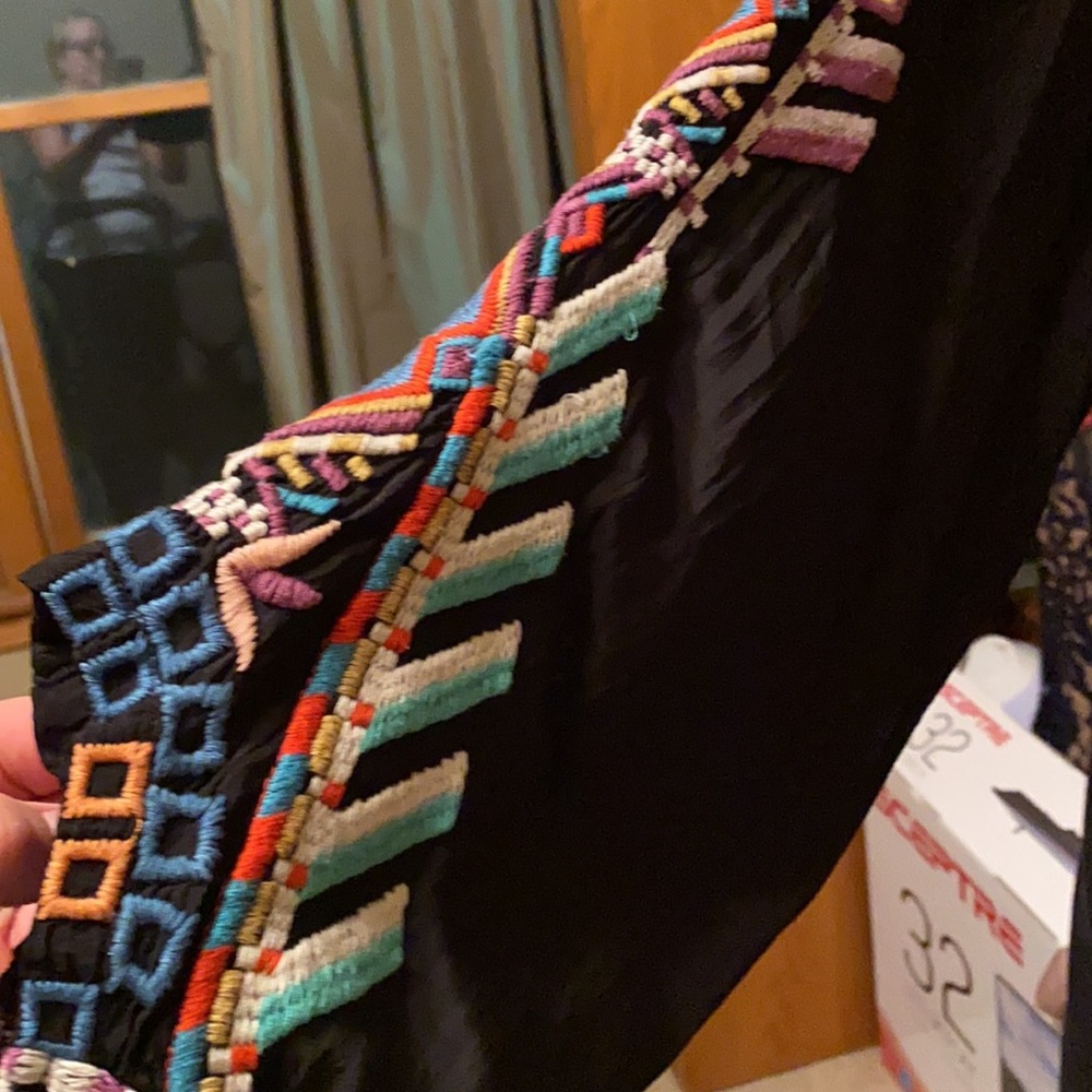 JOHNNY WAS FLORAL EMBROIDERED TOP - Picture 4 of 4